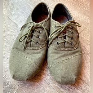 Toms Soft Slip On Olive Green Peter Pan Shoes Mens (8.5)